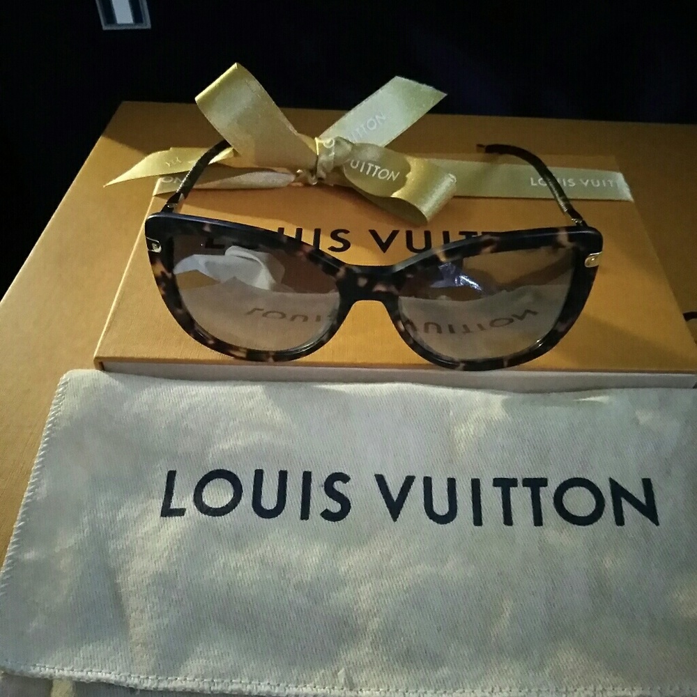 Louis Vuitton Charlotte fold dark tor.E 2007.735